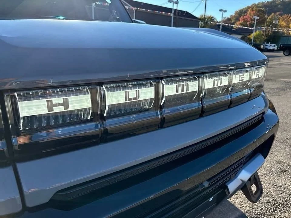 2025 GMC Hummer EV - Image 18 of 20