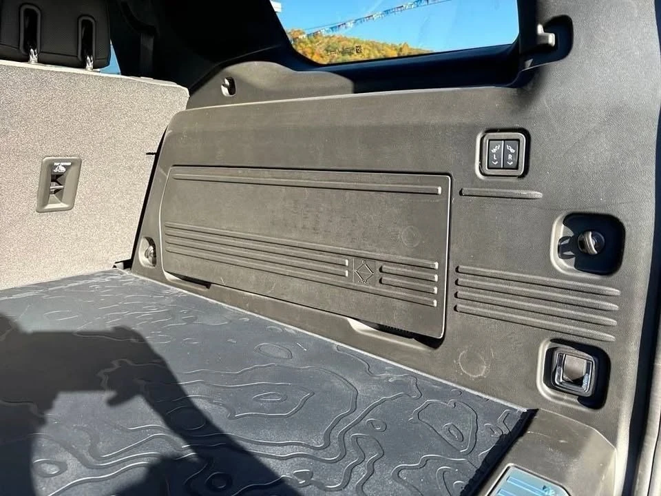 2025 GMC Hummer EV - Image 8 of 20