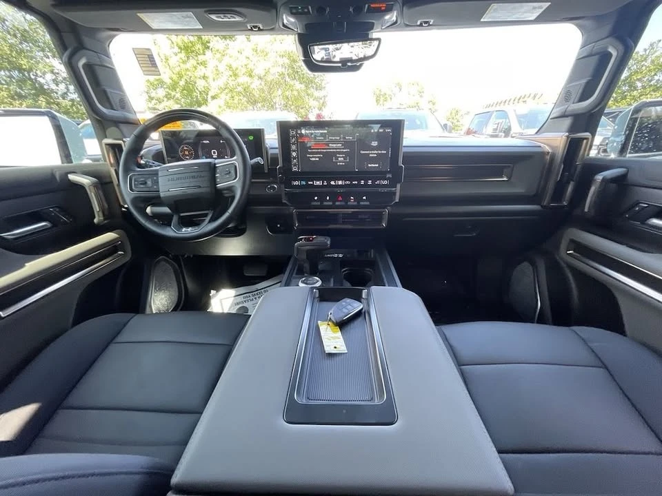 2025 GMC Hummer EV - Image 11 of 19