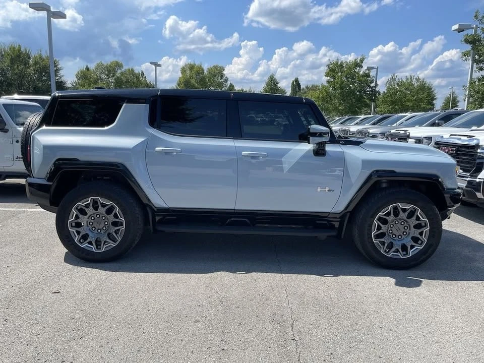 2025 GMC Hummer EV - Image 7 of 19