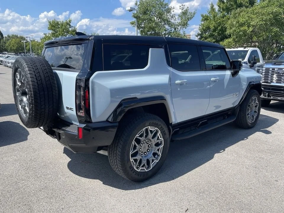 2025 GMC Hummer EV - Image 8 of 19