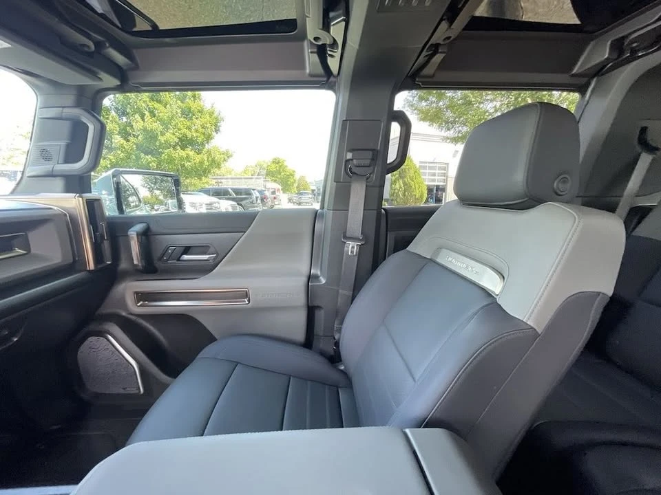 2025 GMC Hummer EV - Image 12 of 19