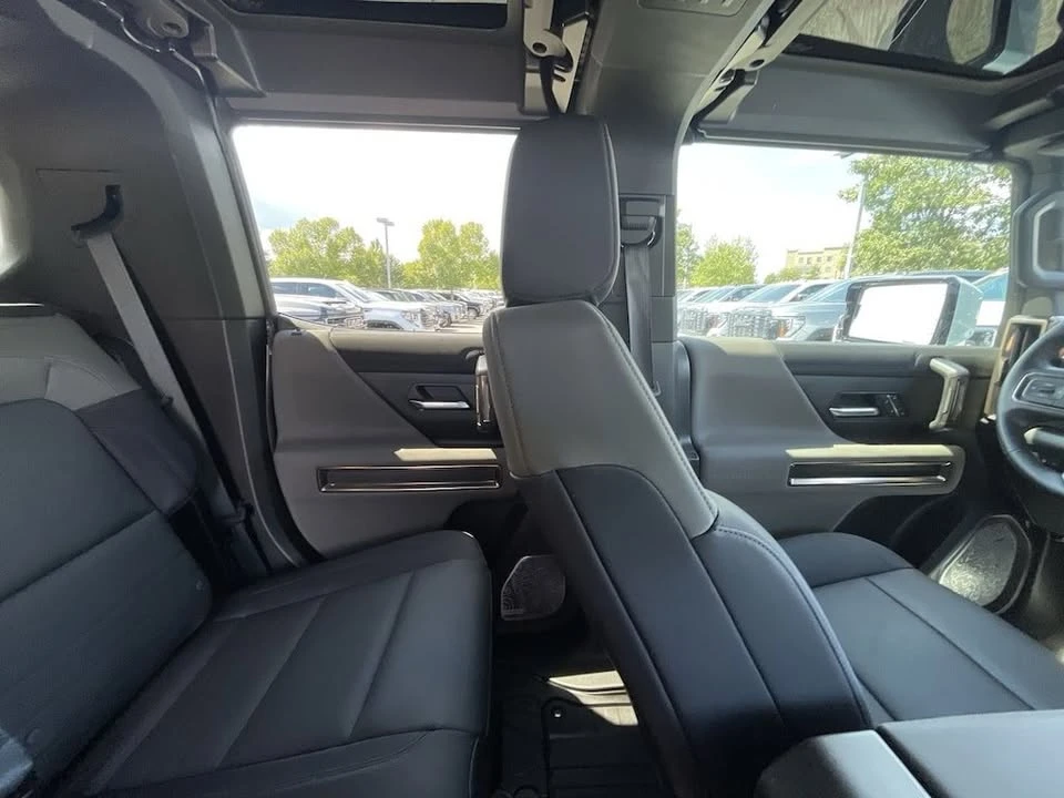 2025 GMC Hummer EV - Image 14 of 19