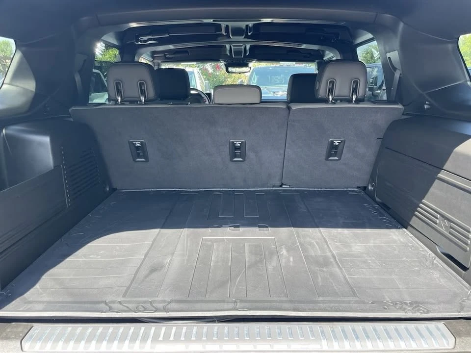 2025 GMC Hummer EV - Image 17 of 19