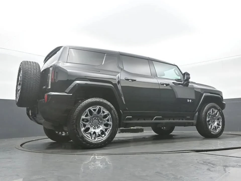 2025 GMC Hummer EV - Image 12 of 16