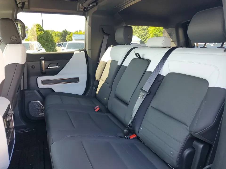 2025 GMC Hummer EV - Image 6 of 8