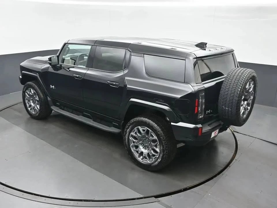 2025 GMC Hummer EV - Image 15 of 16