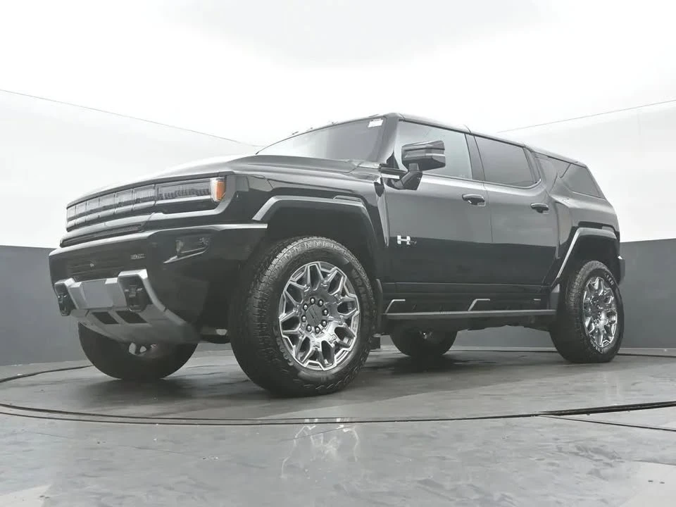 2025 GMC Hummer EV - Image 10 of 16