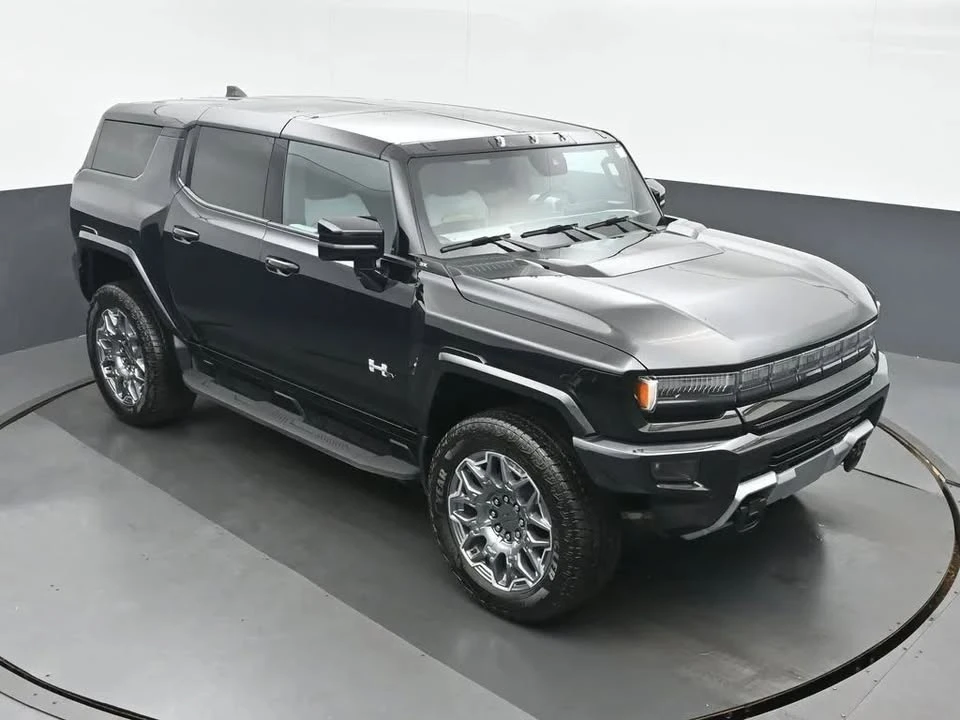 2025 GMC Hummer EV - Image 13 of 16