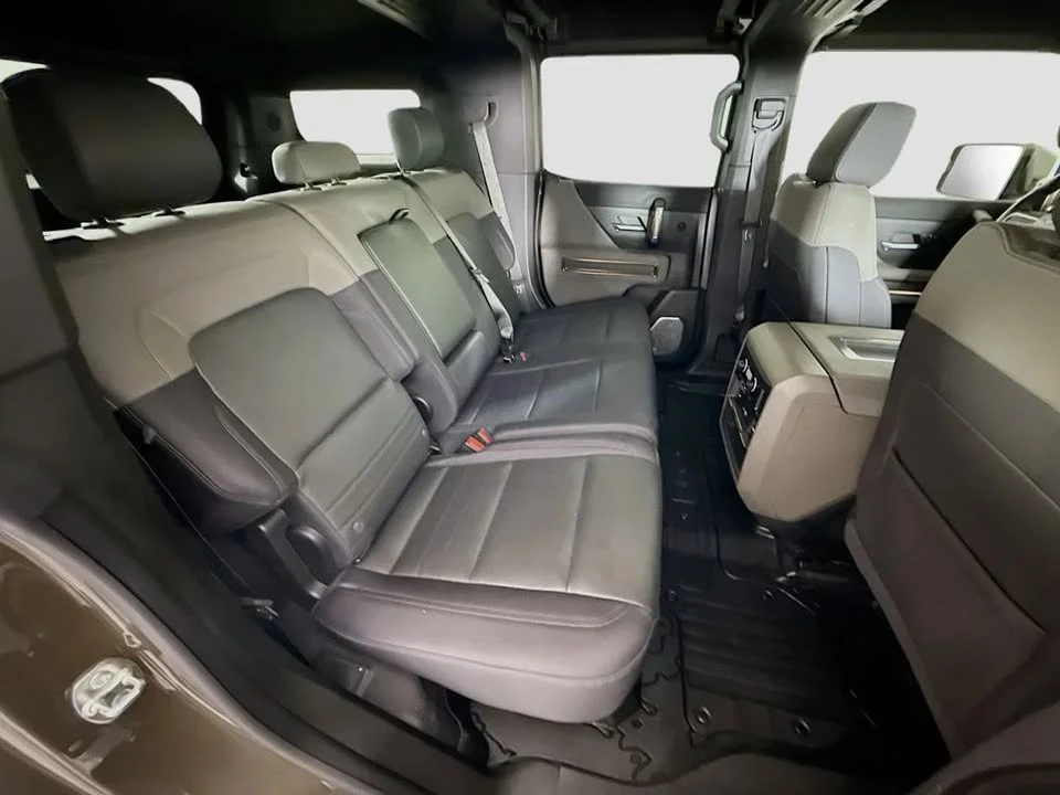 2025 GMC Hummer EV - Image 19 of 20