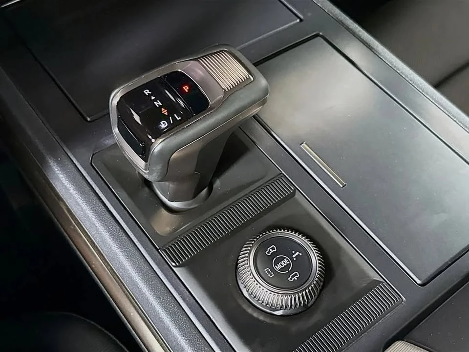 2025 GMC Hummer EV - Image 15 of 20