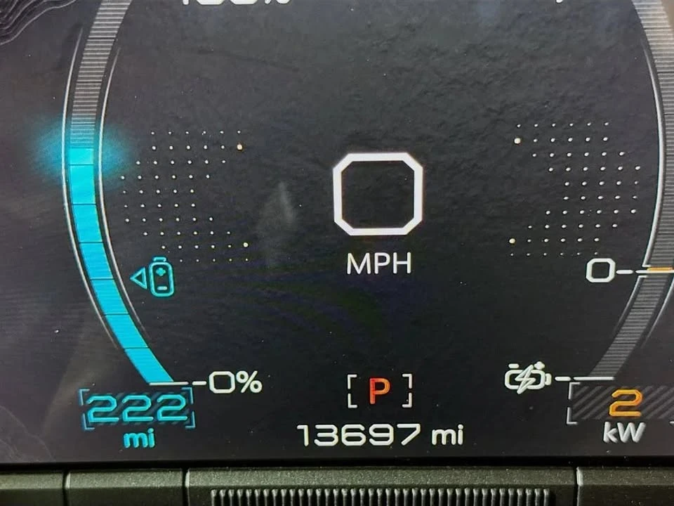 2025 GMC Hummer EV - Image 11 of 20