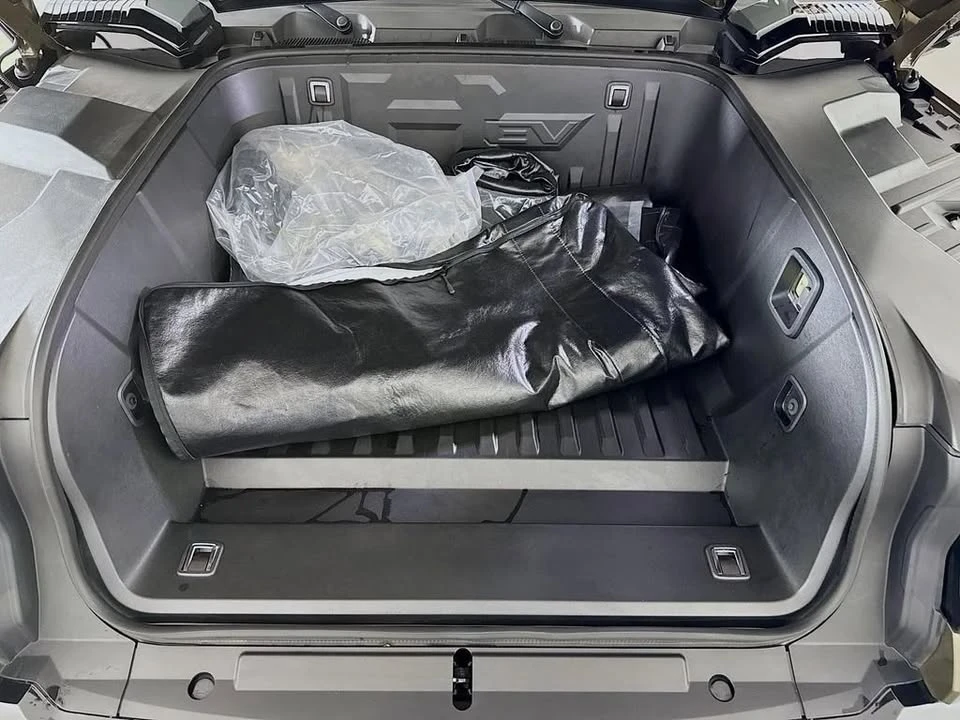 2025 GMC Hummer EV - Image 20 of 20