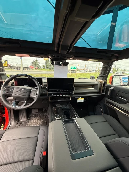 2025 GMC Hummer EV - Image 6 of 8