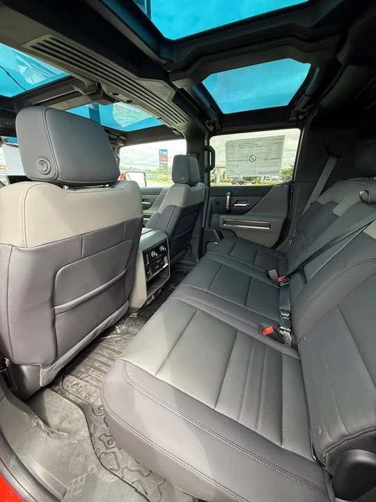 2025 GMC Hummer EV - Image 5 of 8