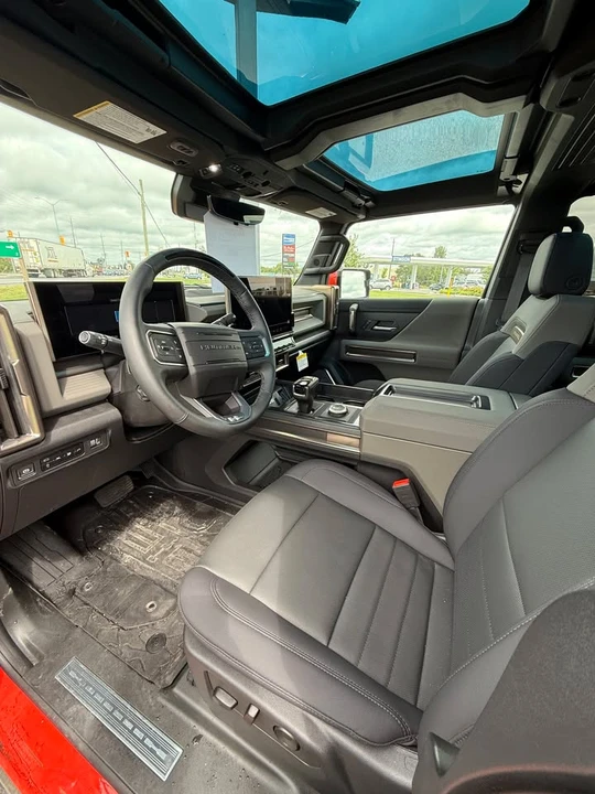 2025 GMC Hummer EV - Image 4 of 8