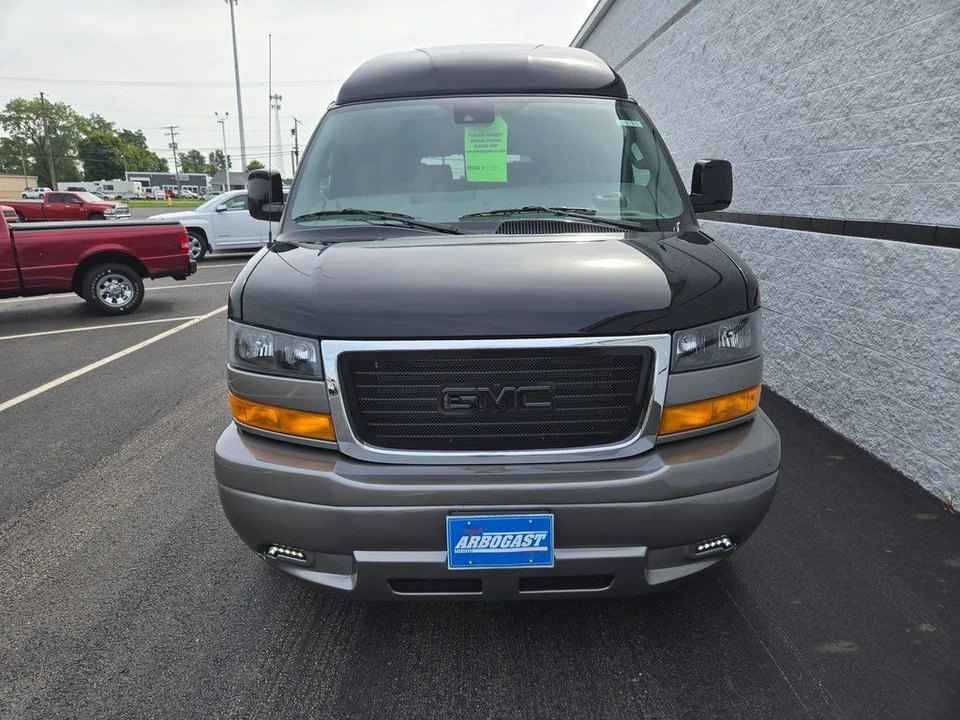 2025 GMC Savana - Image 12 of 12
