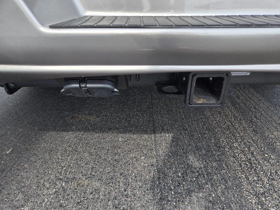 2025 GMC Savana - Image 6 of 12