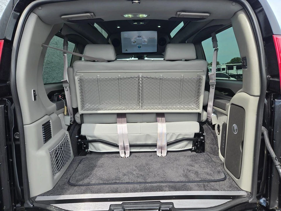 2025 GMC Savana - Image 7 of 12