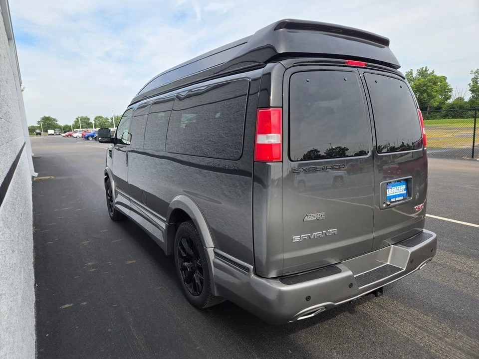 2025 GMC Savana - Image 11 of 12