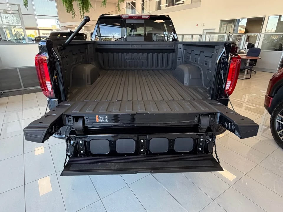 2025 GMC Sierra 5th Gen - Image 5 of 9