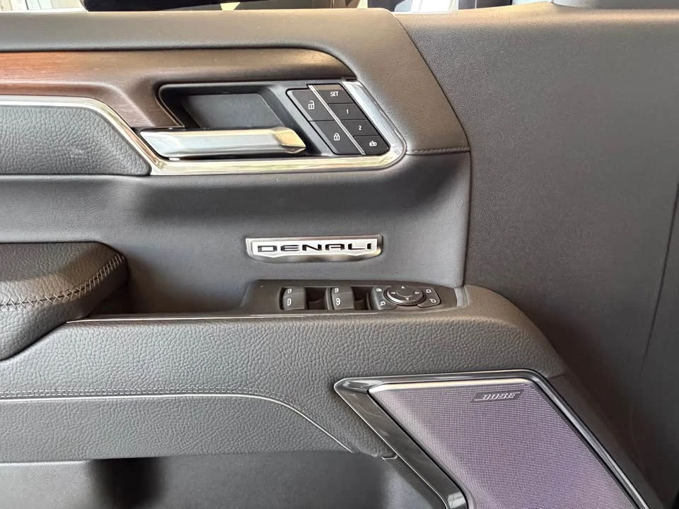 2025 GMC Sierra 5th Gen - Image 8 of 9