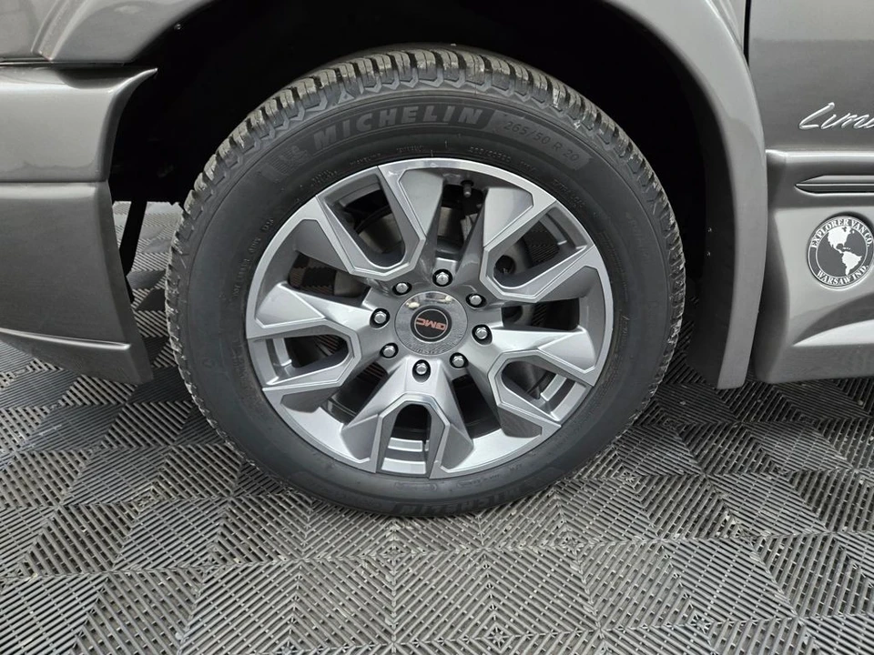 2025 GMC Savana - Image 13 of 21