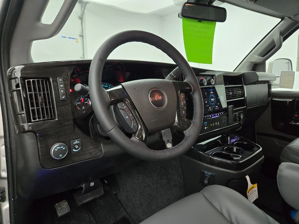 2025 GMC Savana - Image 16 of 21