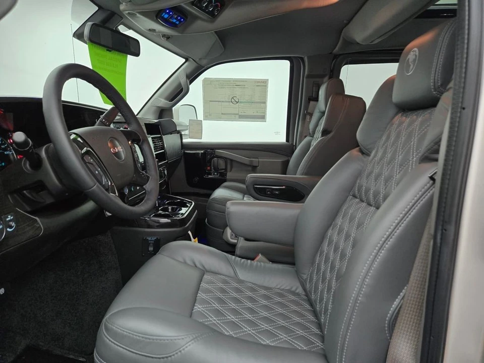 2025 GMC Savana - Image 15 of 21