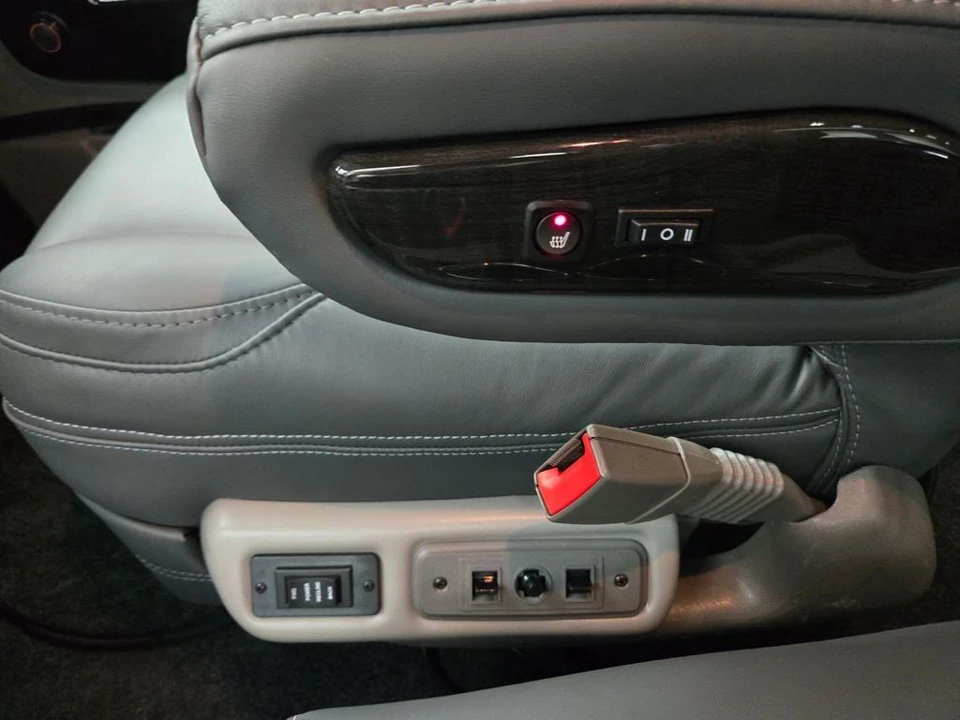 2025 GMC Savana - Image 21 of 21