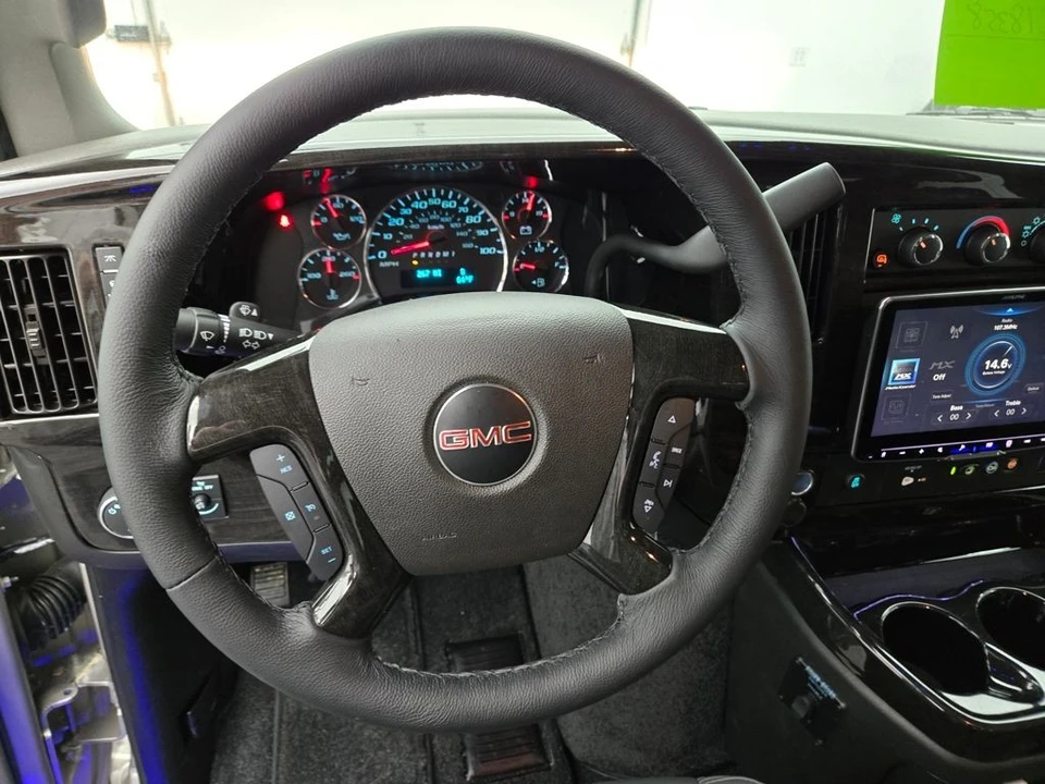 2025 GMC Savana - Image 18 of 21