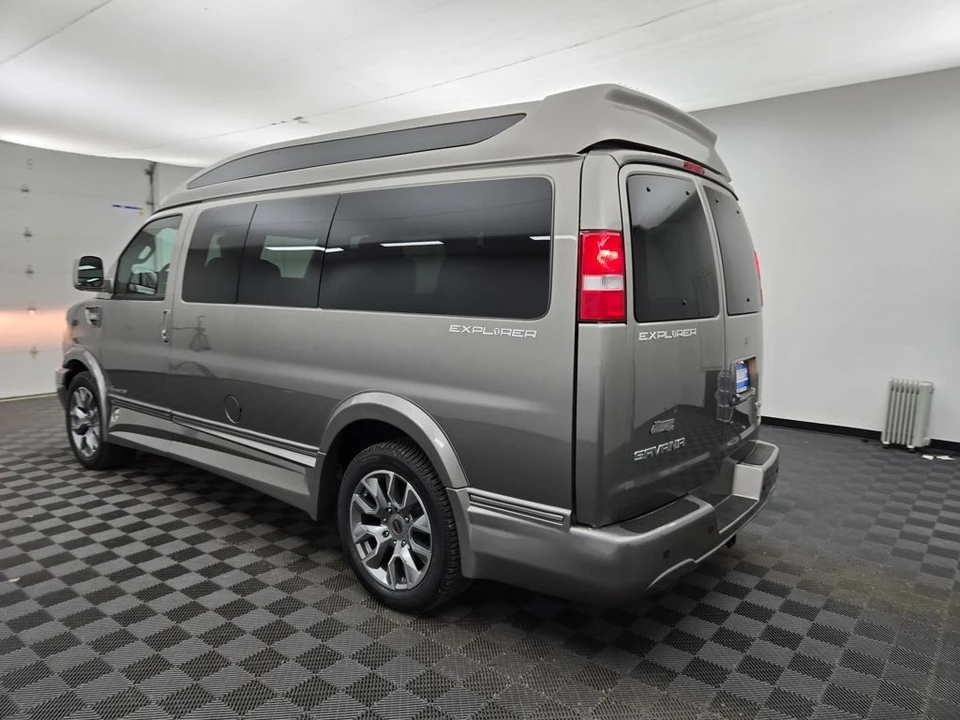 2025 GMC Savana - Image 10 of 21