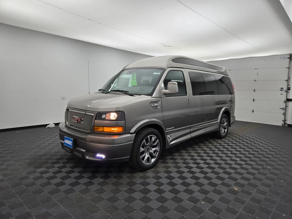 2025 GMC Savana - Image 11 of 21