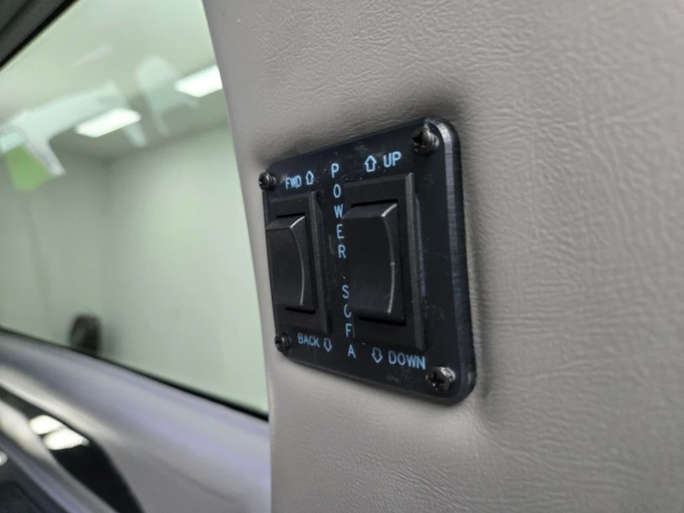 2025 GMC Savana - Image 7 of 21