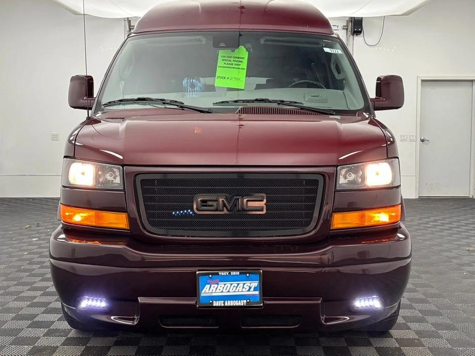 2025 GMC Savana - Image 16 of 21