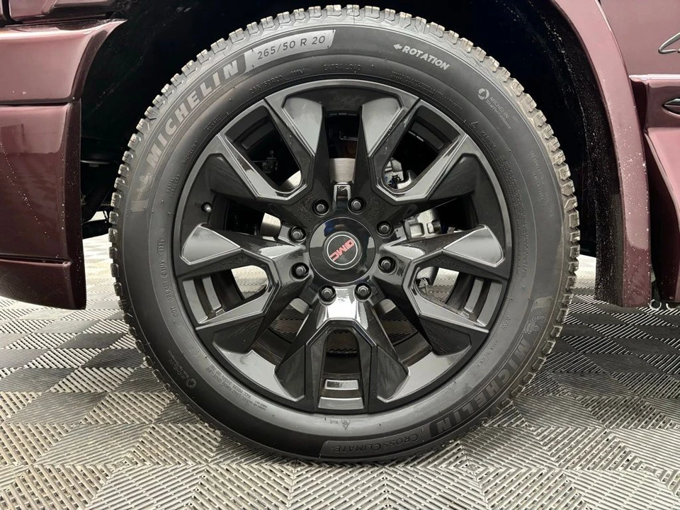 2025 GMC Savana - Image 17 of 21