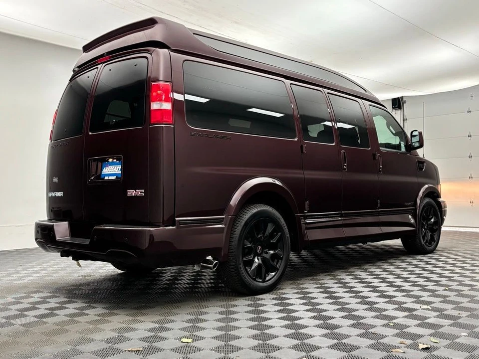 2025 GMC Savana - Image 7 of 21