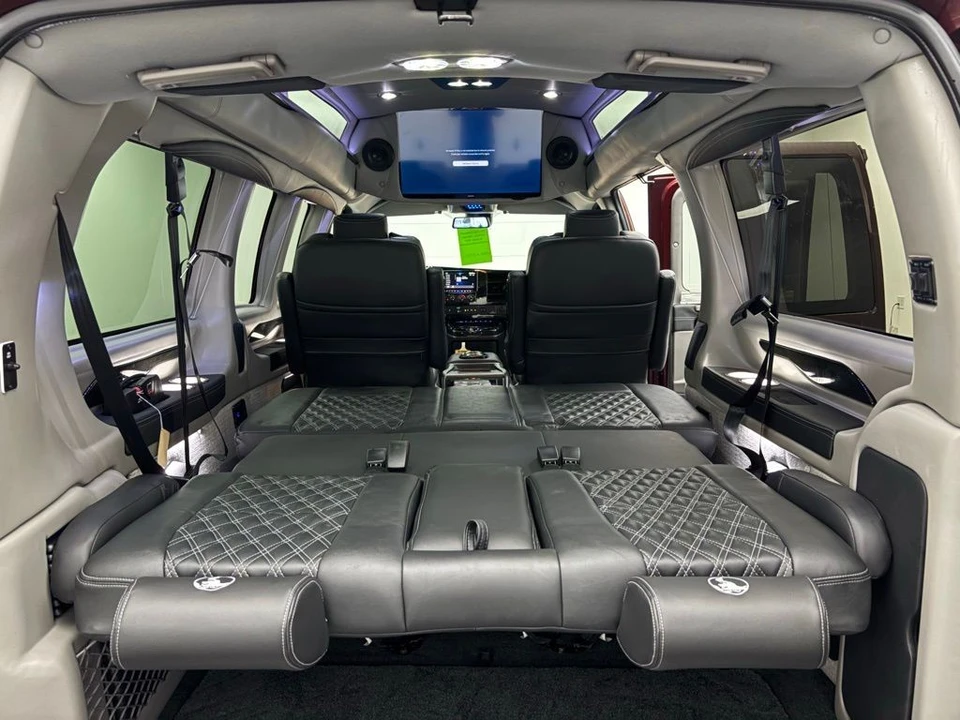 2025 GMC Savana - Image 9 of 21