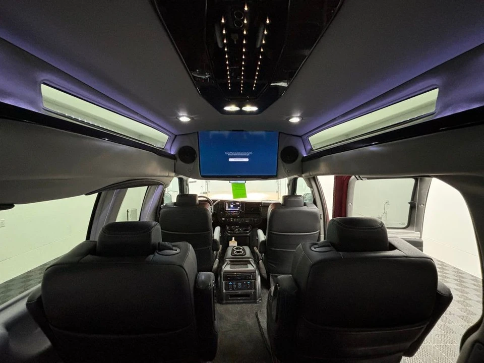2025 GMC Savana - Image 3 of 12