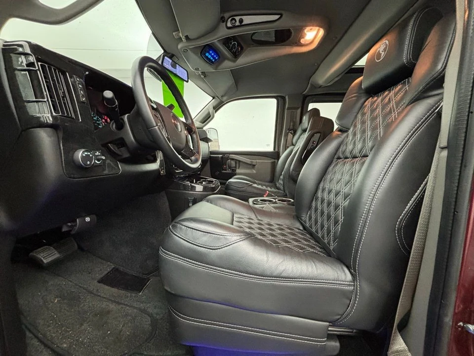 2025 GMC Savana - Image 21 of 21