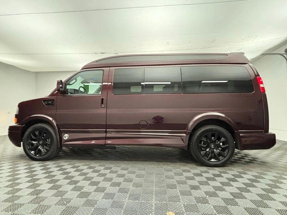 2025 GMC Savana - Image 14 of 21