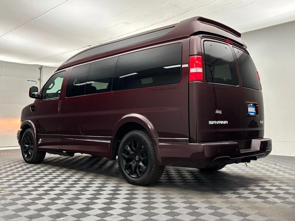 2025 GMC Savana - Image 13 of 21