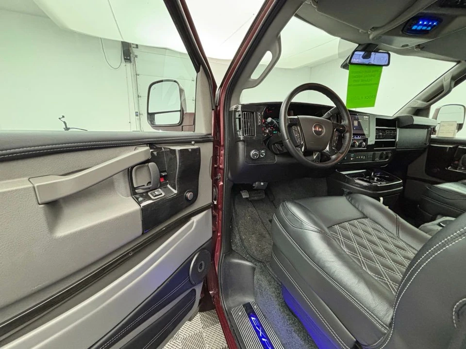 2025 GMC Savana - Image 19 of 21
