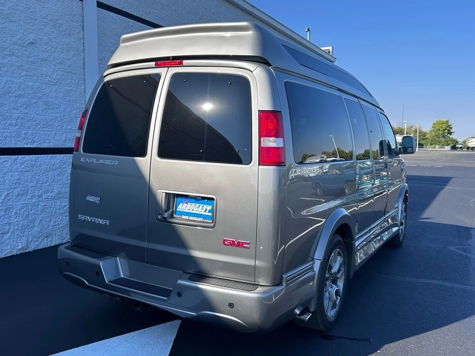 2025 GMC Savana - Image 16 of 21