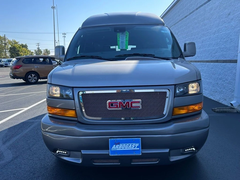 2025 GMC Savana - Image 21 of 21