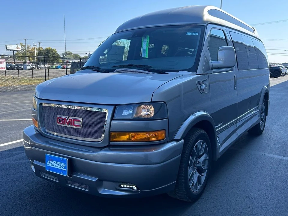 2025 GMC Savana - Image 20 of 21
