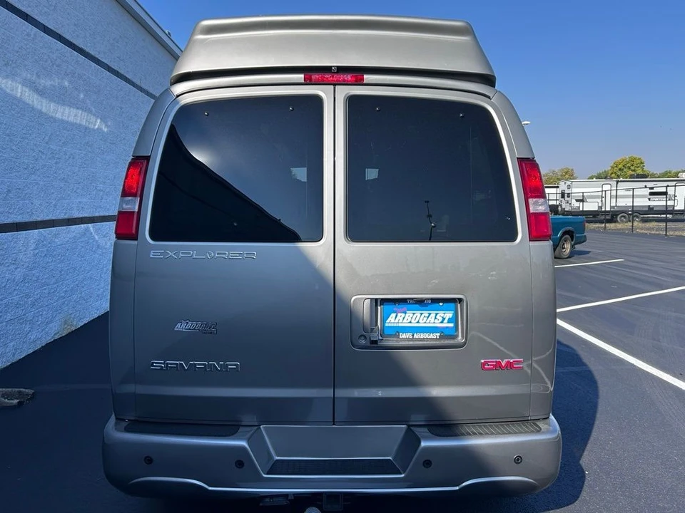 2025 GMC Savana - Image 17 of 21