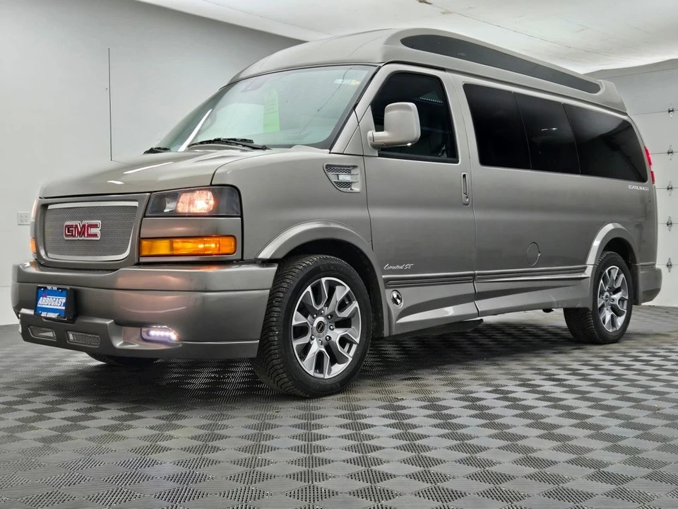 2025 GMC Savana - Image 16 of 21