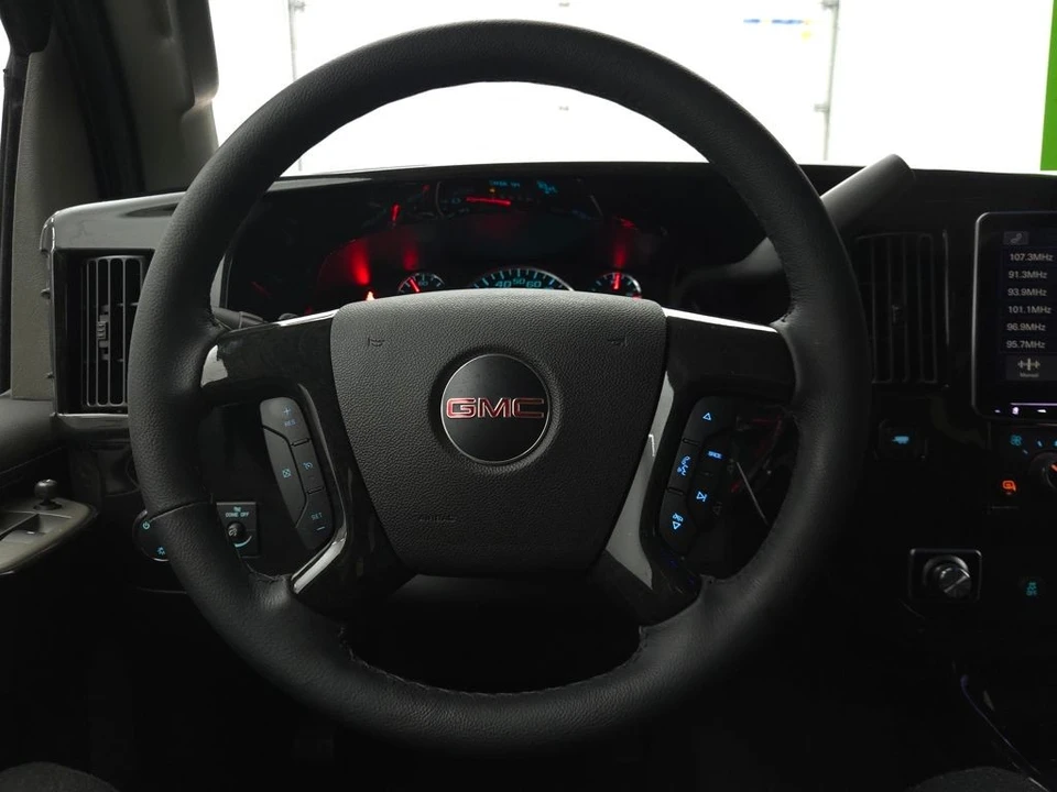 2025 GMC Savana - Image 20 of 21