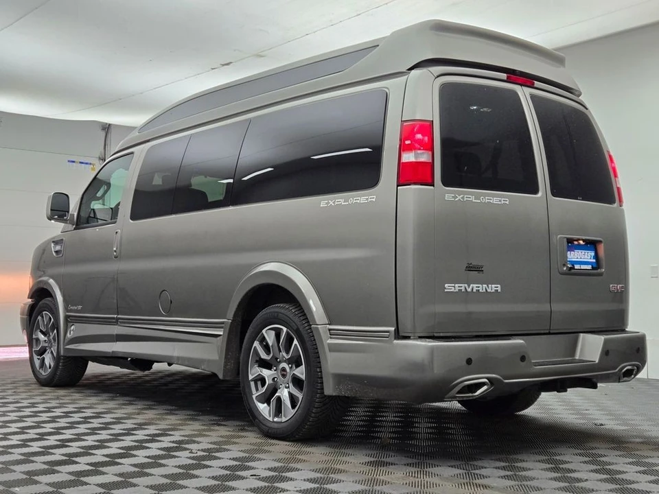 2025 GMC Savana - Image 14 of 21